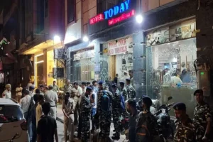 Delhi News: दिल्ली के एक होटल में 70 से अधिक पाकिस्तानियों के रुकने की सूचना, मचा हड़कंप, पैरामिलिट्री फोर्स ने चारों तरफ से घेरा
