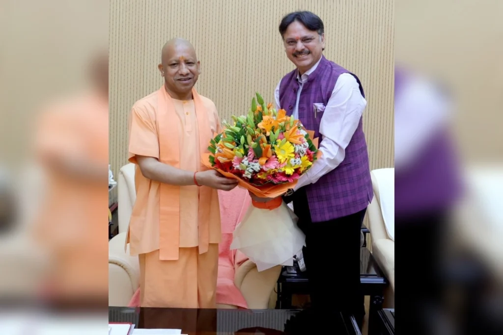BJP MLA Rajeshwar Singh Met CM Yogi Adityanath