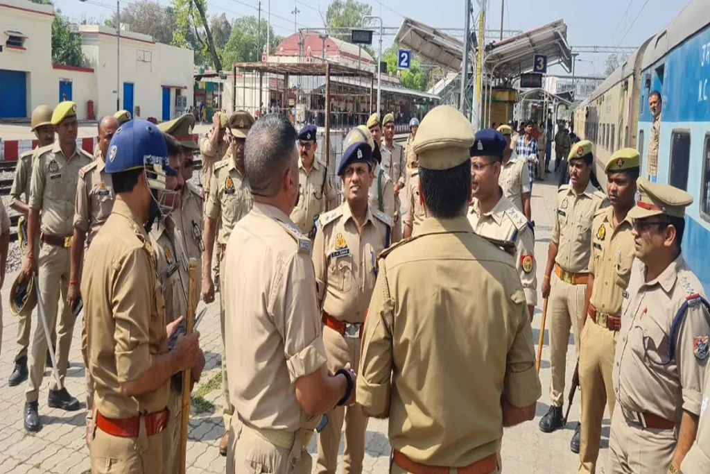 Barauni-Gwalior Express checked at Barabanki railway station