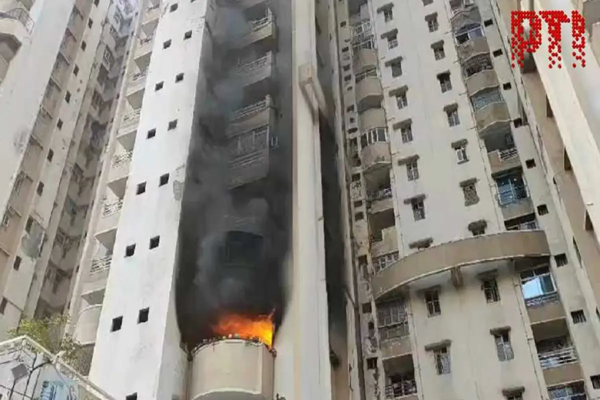 Ghaziabad A massive fire broke out in flat of Sunrise Greens Apartment