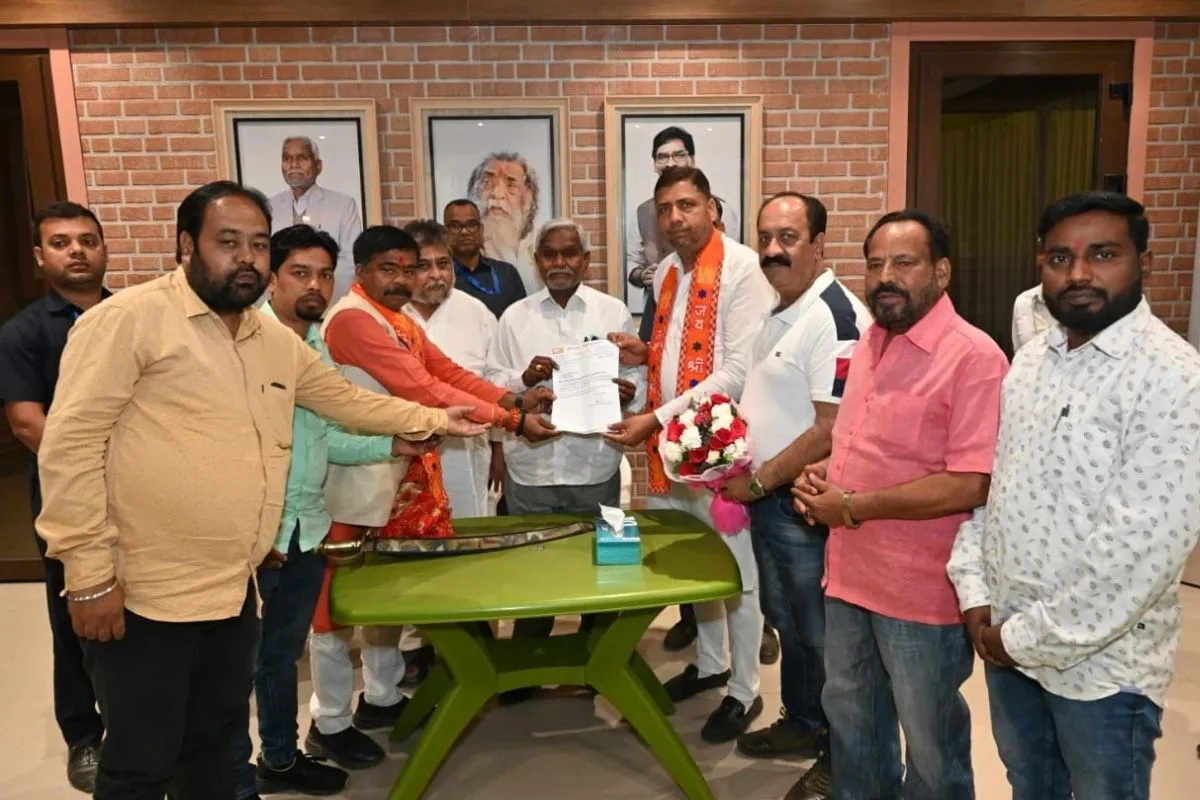 Jharkhand News: सनातन महापंचायत ने की मुख्यमंत्री चंपई सोरेन से मुलाकात, रामनवमी पर राजधानी रांची में पुष्प वर्षा की मांग