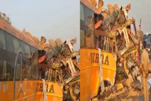 Kannauj Road Accident: डिवाइडर तोड़ती हुई तेज रफ्तार बस घुसी ट्रक में…दोनों वाहन हुए चूर-चूर,  4 लोगों की मौत, दर्जनों की हालत गम्भीर