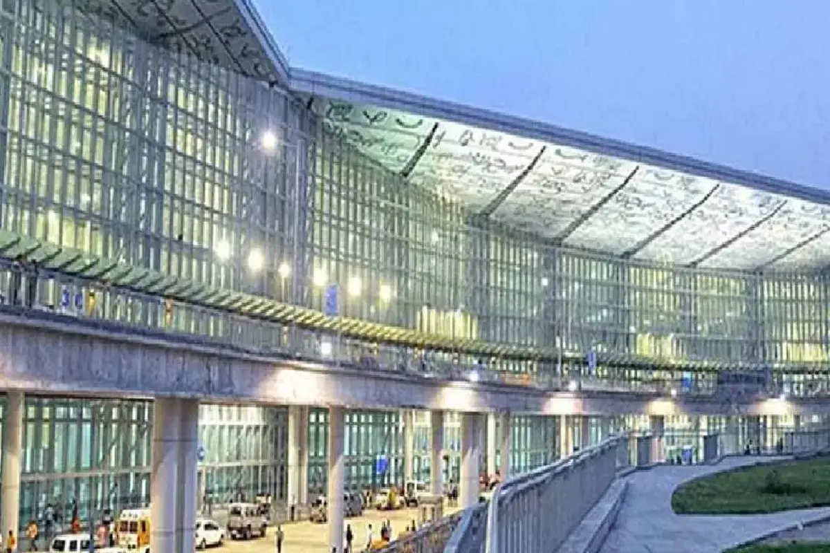 Kolkata Airport: कोलकाता समेत 4 एयरपोर्ट को बम से उड़ाने की धमकी, मचा हड़कंप, जांच में जुटी पुलिस