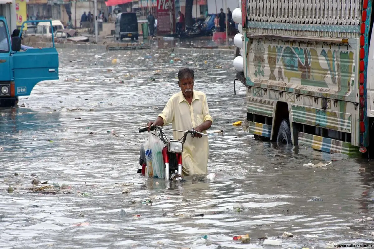 पाकिस्तान में बारिश से बीते 4 दिनों में जान गंवाने वालों की संख्या बढ़कर 63 हुई