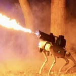 अमेरिका ने बनाया ये अनोखा रोबोडॉग, 30 फीट तक उगलता है आग, इतनी है कीमत