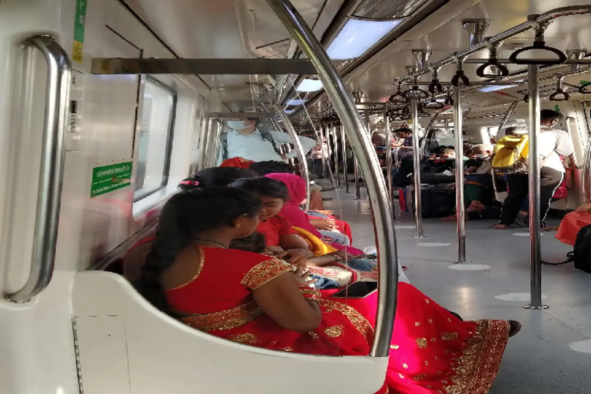 Delhi Metro के यात्रियों को लूटने वाली महिला गैंग को पुलिस ने दबोचा, गोद में बच्चा लेकर इस तरह करती थीं लोगों का शिकार