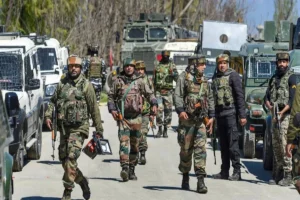 Jammu Kashmir: कुलगाम में लश्कर के टॉप कमांडर बासित अहमद डार समेत तीन आतंकी ढेर, 24 घंटे से चल रहा था ऑपरेशन