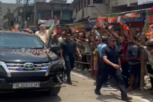 Lok Sabha Elections-2024: रैली से पहले बैरकपुर में PM मोदी ने अचानक किया रोड शो…उमड़ा जनसैलाब, Video वायरल