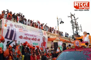 PM Modi Varanasi Roadshow: पीएम ने काशी में की बाबा विश्वनाथ की पूजा, उनके रोड शो में ऐसे उमड़ी जनता | तस्वीरें