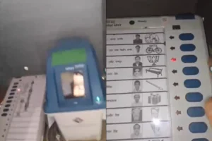 UP के एटा में बूथ कैप्चरिंग का वीडियो वायरल होने के बाद EC का एक्शन, आरोपी गिरफ्तार; सभी मतदान-कर्मी निलंबित