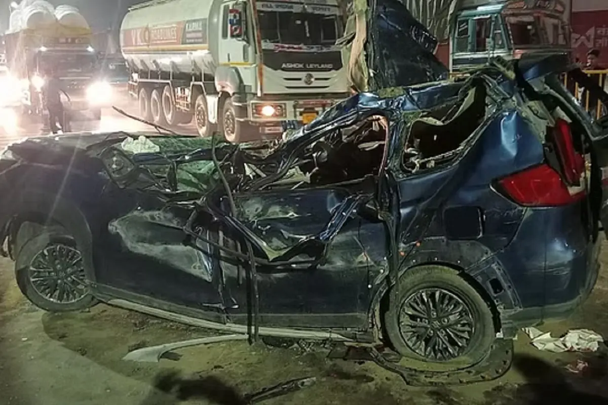 UP News: हापुड़ में भीषण सड़क हादसा, कार और ट्रक की टक्कर से छह लोगों की मौत