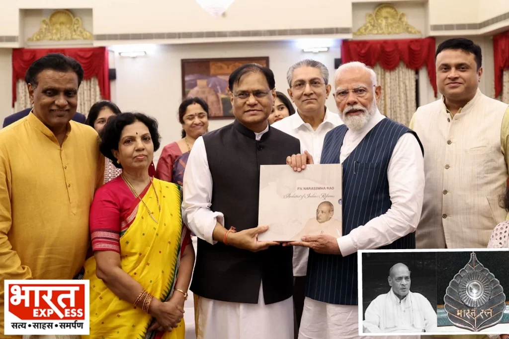 Bharat Ratna PV Narasimha Rao the former PM Of india's family met PM Modi In Hyderabad See pictures