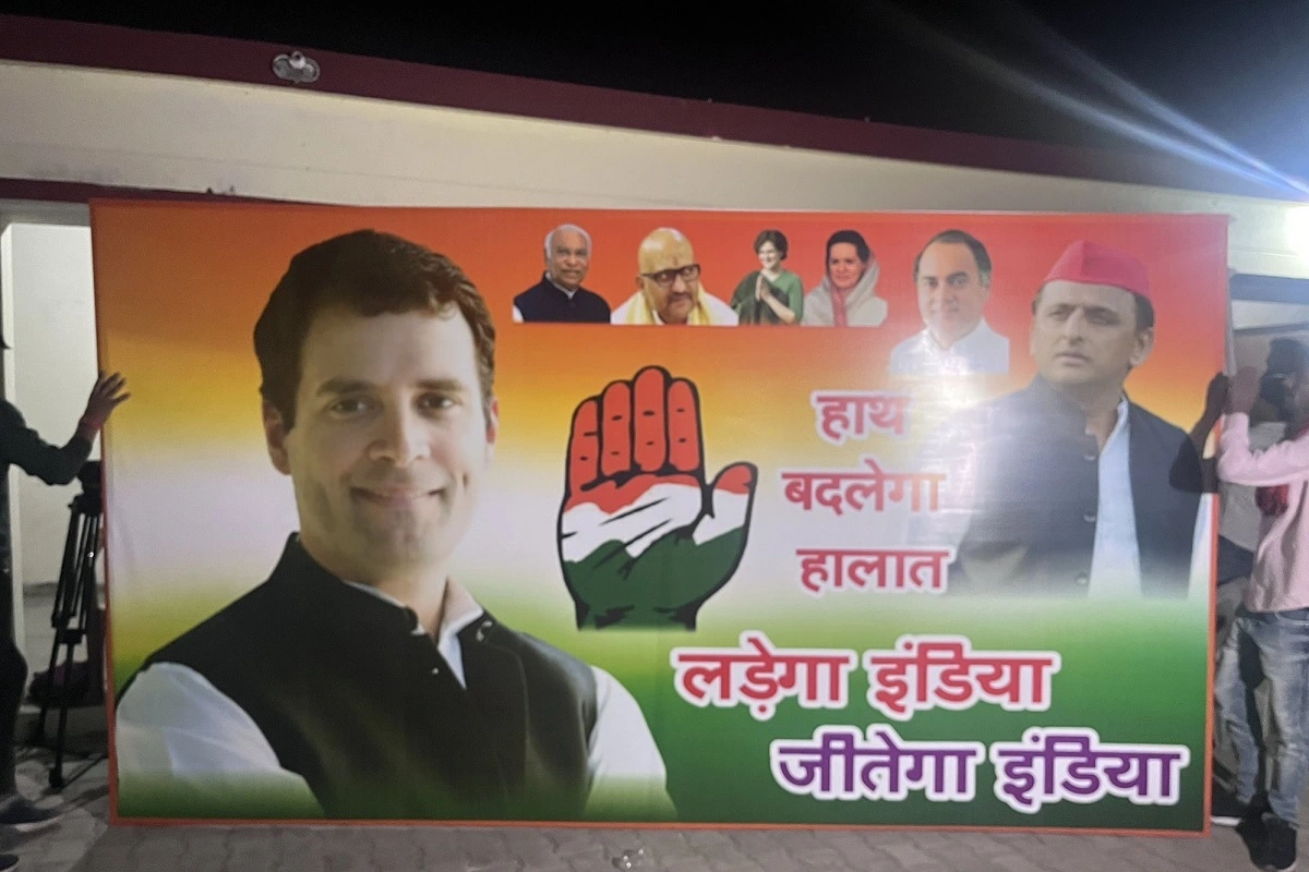 अमेठी में लगने लगे राहुल गांधी के पोस्टर, रोड शो की मिली इजाजत, कांग्रेस नेता के नाम से नामांकन पत्र खरीदने की खबरें