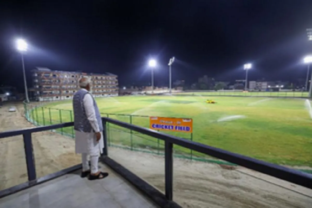 PM Modi Varanasi visit: प्रधानमंत्री नरेंद्र मोदी रात में अचानक पहुंचे सिगरा स्टेडियम, स्पोर्ट्स कॉम्प्लेक्स का किया निरीक्षण