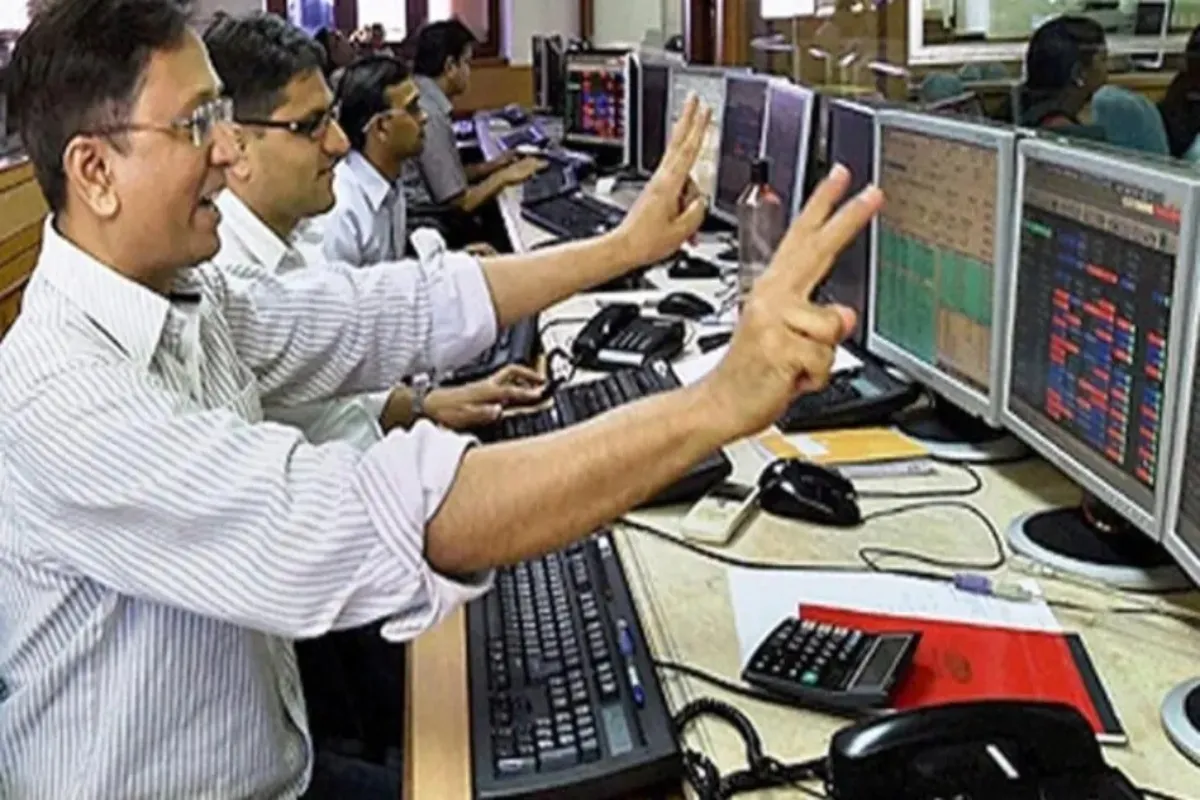 Stock Market Today: सेंसेक्स पर दिखा एनडीए की जीत का असर, रॉकेट बने इन सरकारी कंपनियों के शेयर, ये है वजह