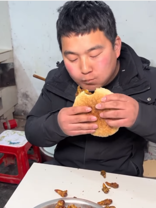 बजबजाते कीड़ों से भरा बर्गर खा रहे चीनी लोग, Video देख घूम जाएगा दिमाग