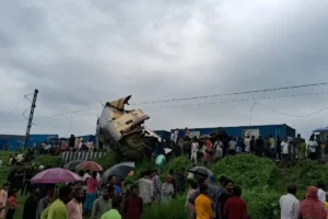 पश्चिम बंगाल के न्यू जलपाईगुड़ी में भीषण ट्रेन हादसा, 8 लोगों की मौत, करीब दो दर्जन यात्री घायल