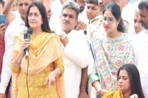 हरियाणा में कांग्रेस को तगड़ा झटका, किरण चौधरी ने बेटी श्रुति संग पार्टी से दिया इस्तीफा, BJP में हो सकती हैं शामिल