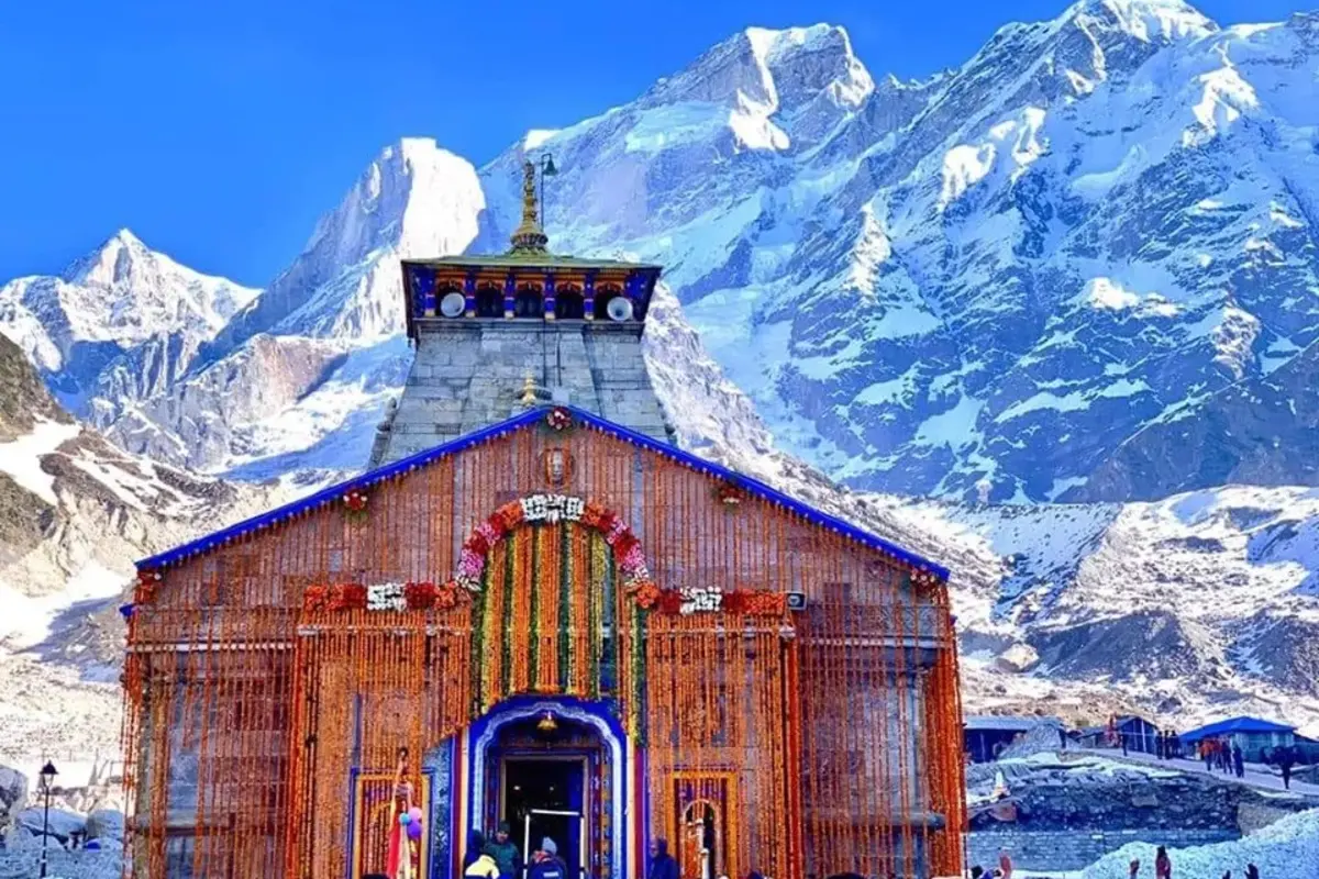 क्या केदारनाथ मंदिर के गर्भगृह में सोने की जगह लगाया गया पीतल? पढ़ें क्या है पूरा मामला