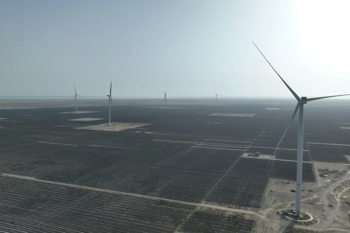 अडानी ग्रीन ने खावड़ा रिन्यूएबल एनर्जी प्लांट में शुरू किया पवन ऊर्जा का उत्पादन