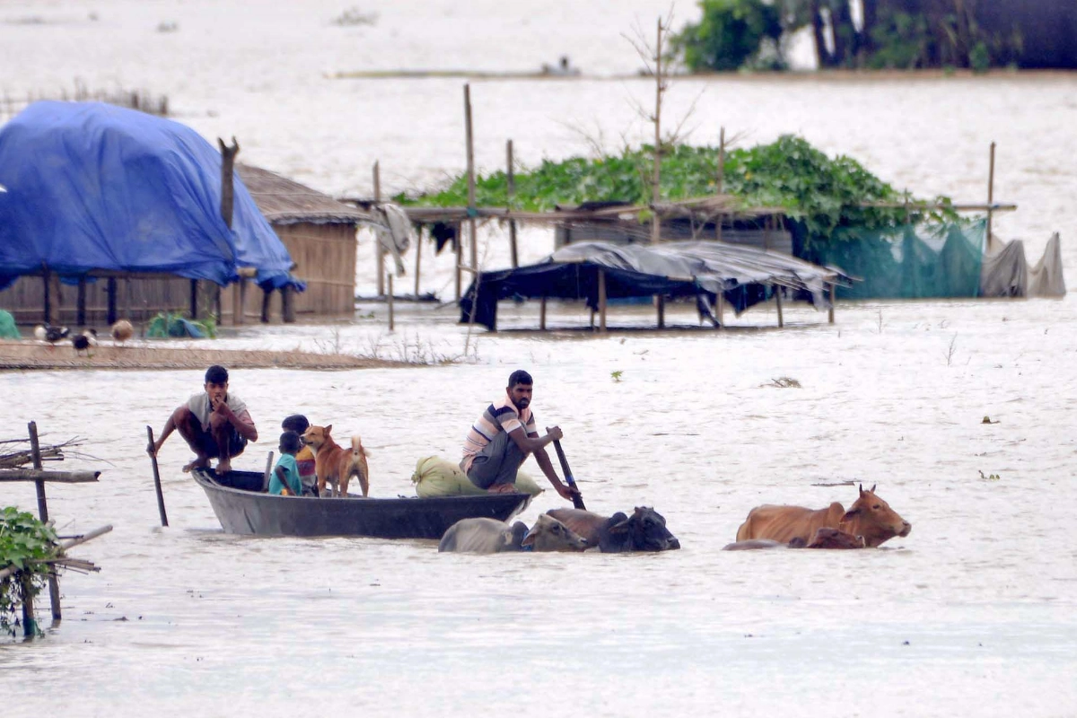 Assam Floods: असम में कहर बनकर टूटी बारिश, अब तक 78 लोगों की मौत, बाढ़ पीड़ितों से राहुल गांधी ने की मुलाकात