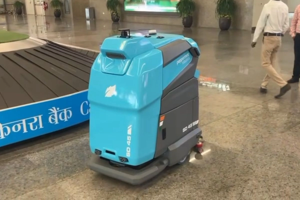 UP News: अब चौधरी चरण सिंह अंतरराष्ट्रीय एयरपोर्ट की साफ-सफाई करेंगे रोबोट