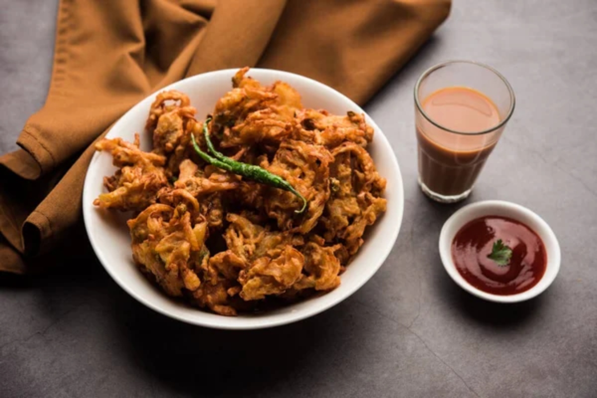 Eating Pakoras During Monsoon