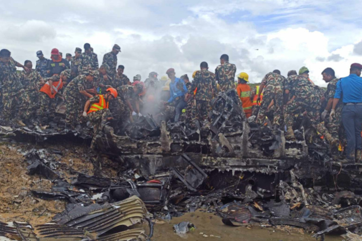 Plane Crash in Nepal: नेपाल में बड़ा हवाई हादसा, टेक ऑफ करते ही क्रैश हुआ प्लेन, 18 लोगों की मौत