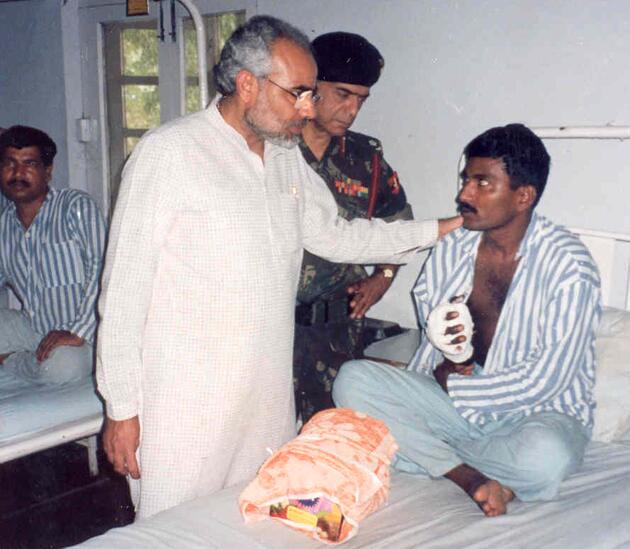 PM Modi with jawan