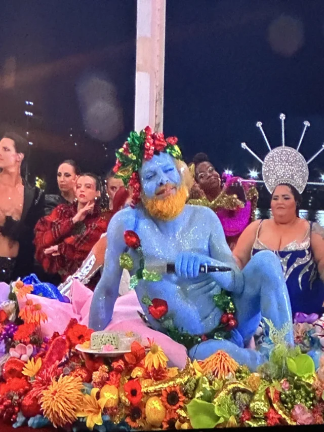 कौन है Paris Olympic के उद्घाटन समारोह में दिखा Semi-naked Blue Man??