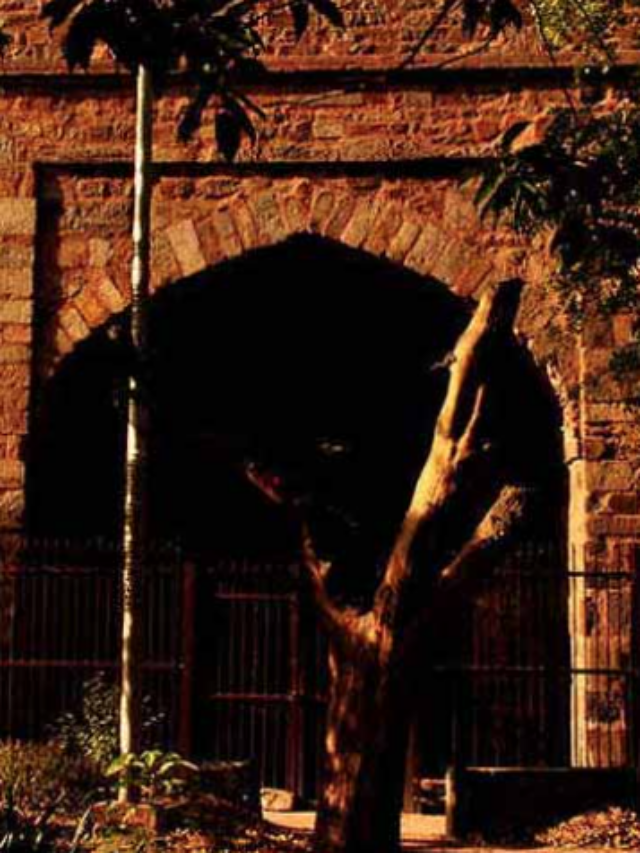 दिल्ली का खूनी दरवाजा, आज भी भटकती है आत्मा, खौफनाक है इसकी कहानी