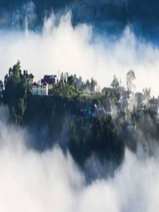 बादलों के ऊपर बसा है भारत का ये गांव, जानें क्या है इस खूबसूरत जगह का नाम?