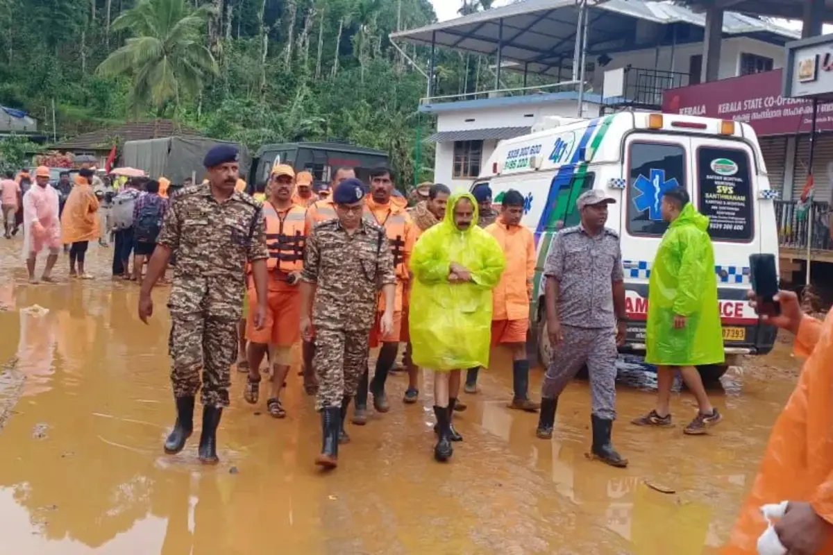 Wayanad Landslide: केंद्रीय मंत्री जॉर्ज कुरियन ने घटनास्थल का किया दौरा, राहत शिविरों में पीड़ितों से की मुलाकात