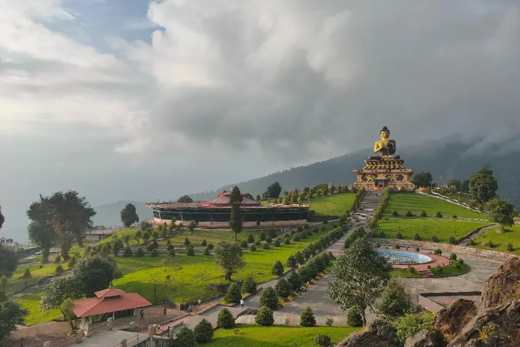 सिक्किम में पर्यटक वाहनों में कचरा बैग ले जाना किया गया अनिवार्य