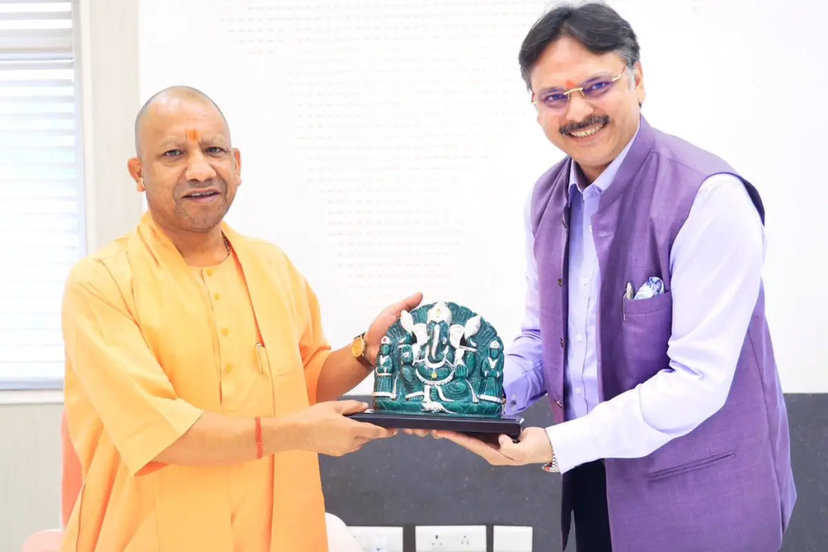 Rajeshwar-Singh and CM Yogi