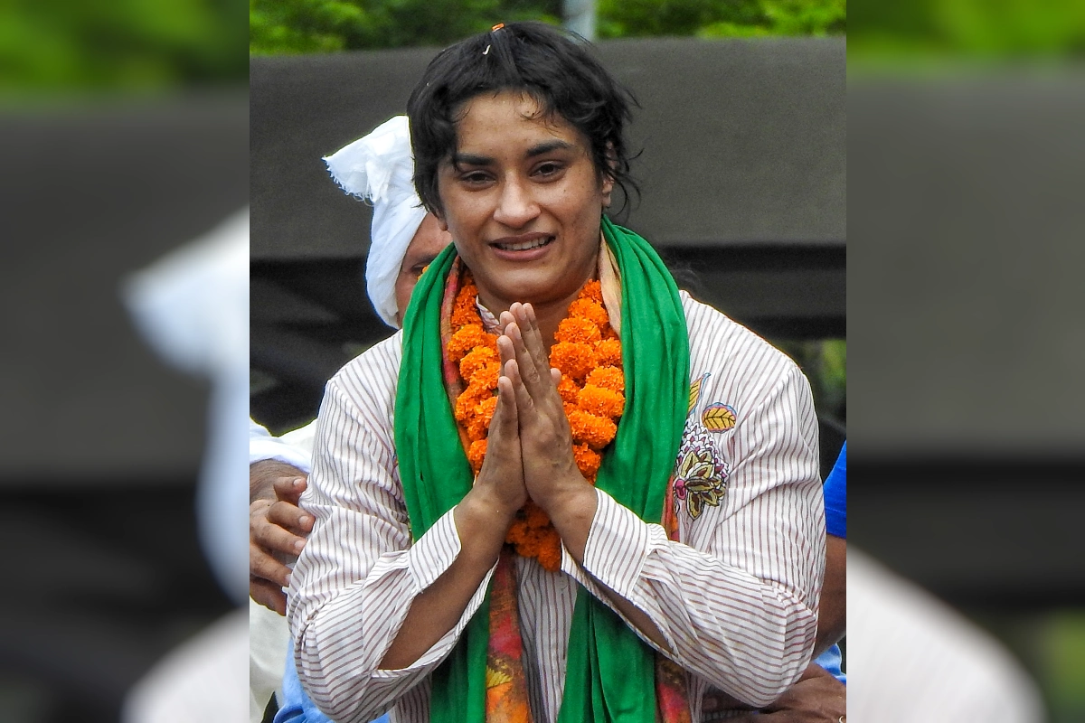 New Delhi: Wrestler Vinesh Phogat recieves a warm welcome as she arrives at IGI Airport after participating in Paris Olympics 2024 in New Delhi on Saturday August 17, 2024. (Photo: IANS/Anupam Gautam)