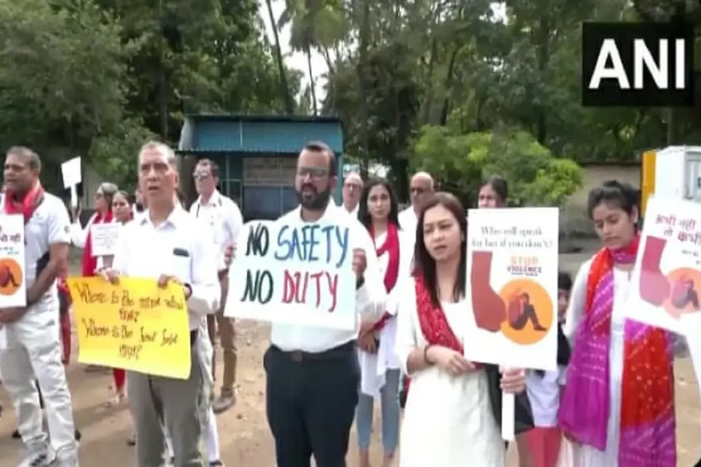 resident doctors of AIIMS Delhi are treating patients on road from today
