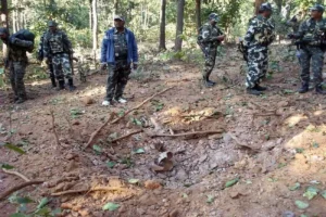 छत्तीसगढ़: नक्सलियों के IED ब्लास्ट की चपेट में आए CRPF के जवान, बीजापुर में गश्ती के दौरान 5 सुरक्षाकर्मी घायल