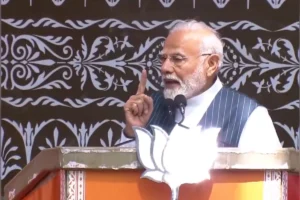 PM Modi Rally In Jammu kashmir: PM बोले- जम्मू कश्मीर को 3 खानदानों ने बर्बाद किया, इस बार चुनाव में इनके सामने नौजवान