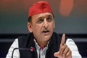 Lucknow: सपा दफ्तर के बाहर लगे इस पोस्टर की क्यों हो रही है चर्चा? Akhilesh yadav को लेकर लिखी गई हैं ये बातें