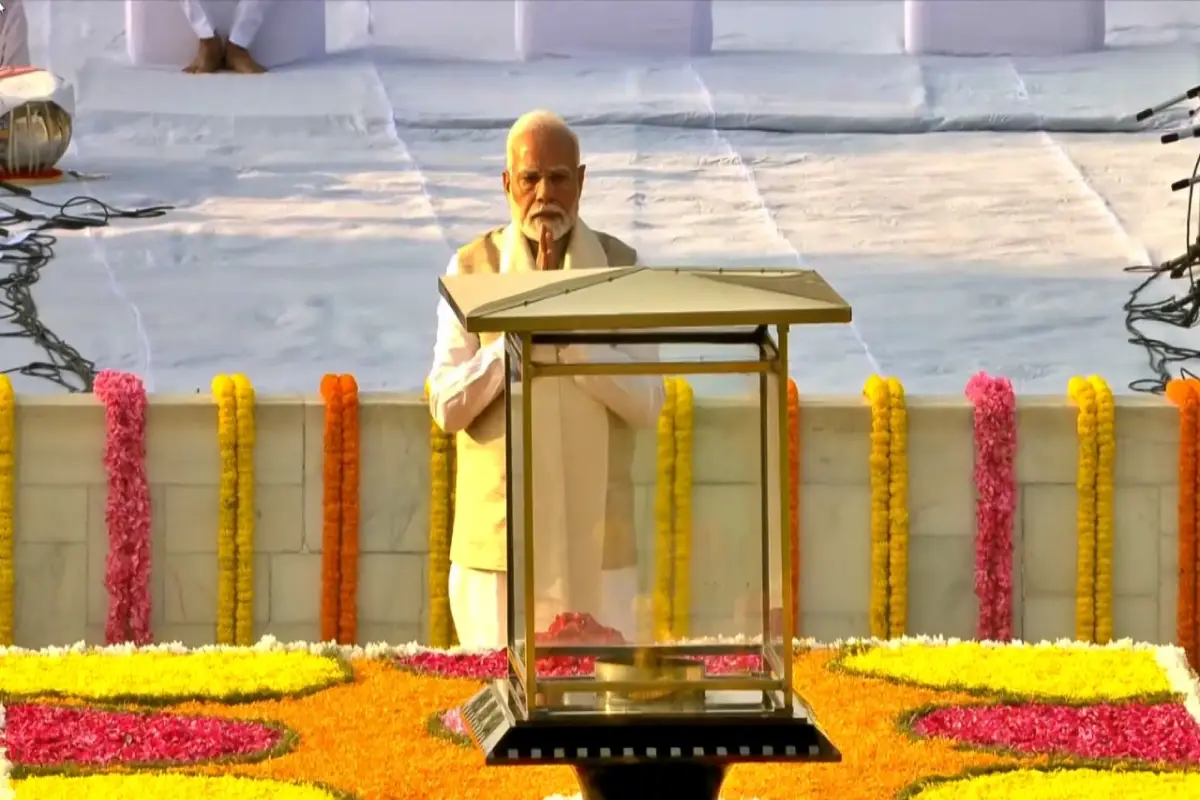 PM Modi Paid tribute to Mahatma Gandhi