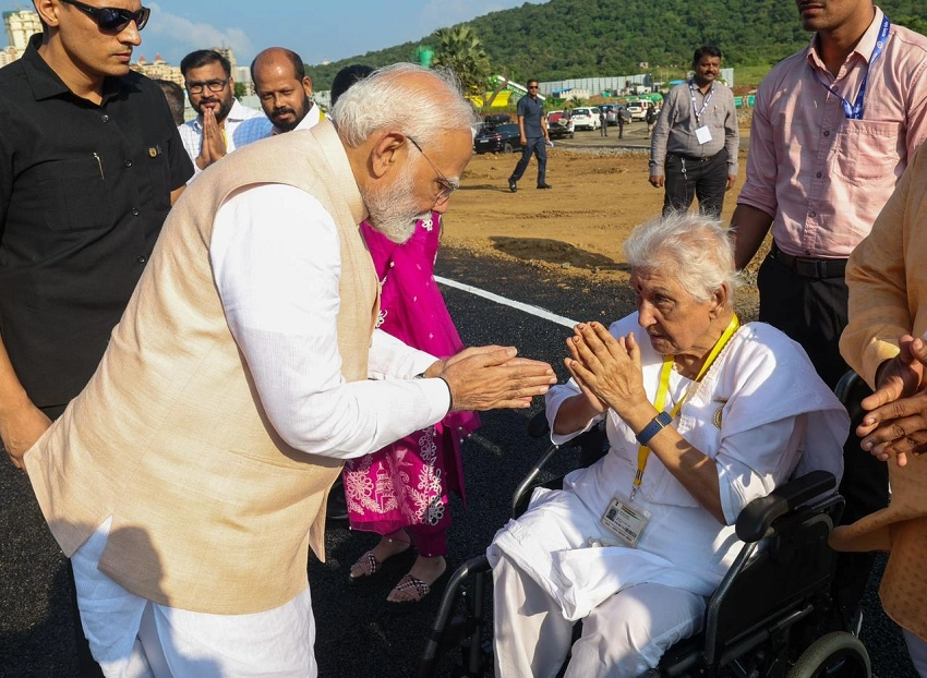 वीणा भाटिया से PM मोदी की मुलाकात, वे जन-संघ के दिनों से पार्टी के लिए काम कर रही हैं.