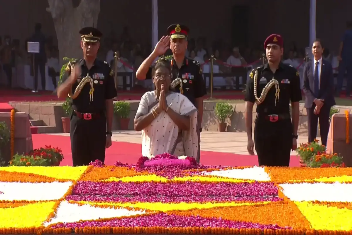 राष्ट्रपति द्रौपदी मुर्मू ने महात्मा गांधी और लाल बहादुर शास्त्री की जयंती पर दी श्रद्धांजलि