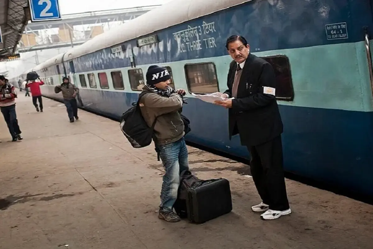 अगर आप थर्ड एसी का टिकट लेकर सेकेंड या फर्स्ट एसी में करते हैं यात्रा तो हो जाएं सावधान, वरना देना पड़ सकता है जुर्माना, जानें क्या है नियम