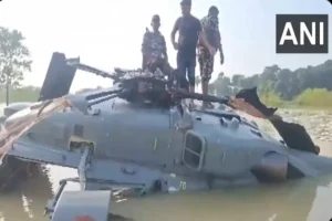 Bihar Flood: राहत सामग्री बांट रहे Air Force के हेलिकॉप्टर में आई तकनीकी खराबी, पानी में करानी पड़ी लैंडिंग