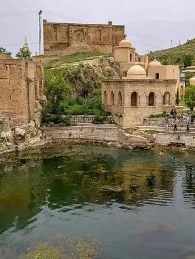 ये है पाकिस्तान का सबसे बड़ा हिंदू मंदिर, जुड़ी है भोलेनाथ और सती की प्रेम कहानी