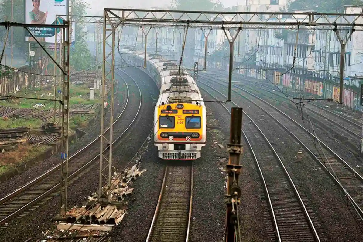 रायबरेली में लोको पायलट की समझदारी से टला बड़ा रेल हादसा, ट्रैक पर बालू देखकर लोको पायलट ने रोकी ट्रेन