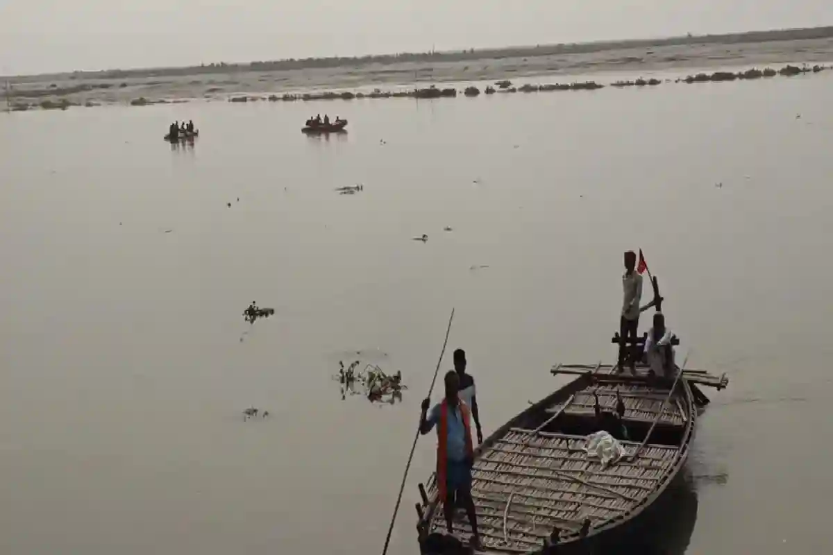 बिहार: कटिहार में छठ से पहले बड़ा हादसा, नदी में पलटी नाव, कई लोगों की मौत की खबर