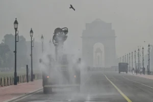 Delhi Pollution: दिल्ली में फिर घुटने लगा दम, ज्यादातर इलाकों में AQI पहुंचा 400 पार, हाइब्रिड मोड में चलेंगी कक्षाएं