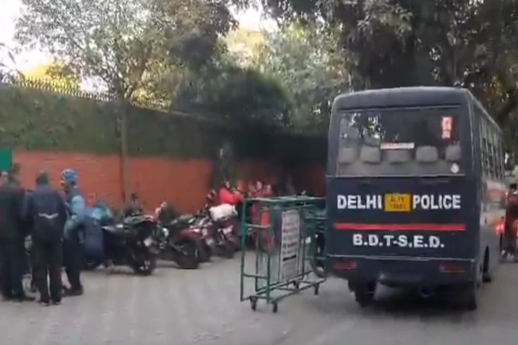 Delhi bomb threat